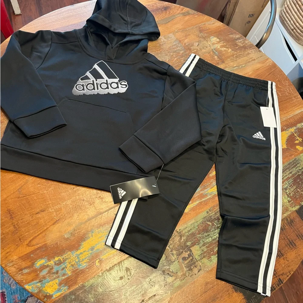 NWT Adidas Kids 2 Piece Set